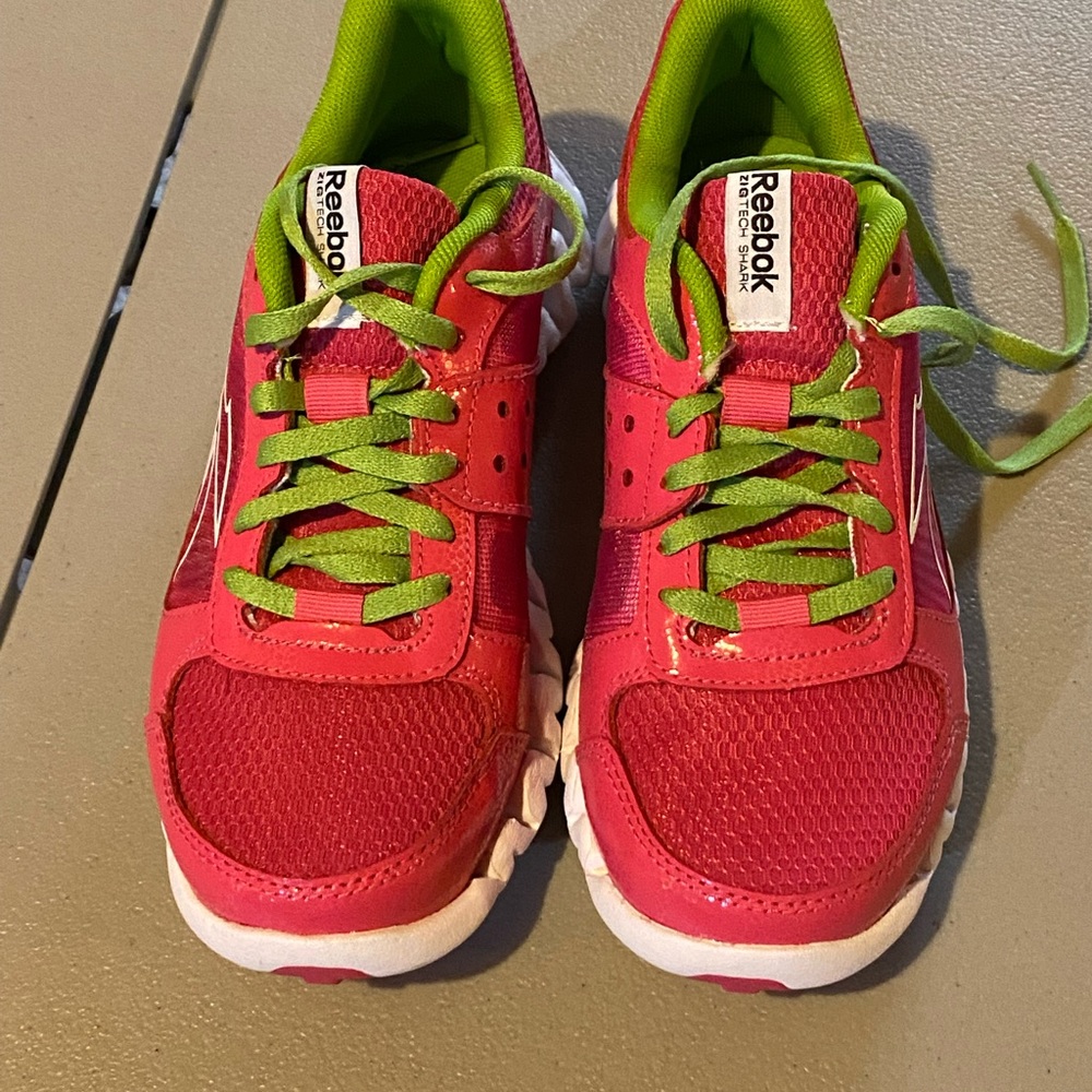 Girls Reebok zig tech athletic shoes size 4